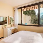 T3 Climatise Avec Parking, Proche - Fr-1-816-25 Apartment